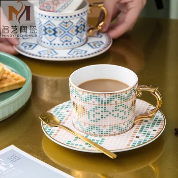 Геометрична чаша Кафе, чаша Ръчно рисувани злато Творчески комплект чаши за следобеден чай и чинии Леки луксозни керамични чаши